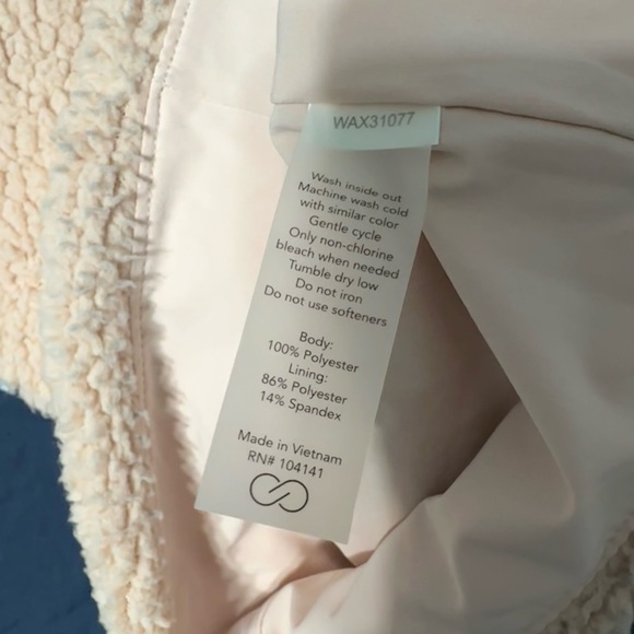 Pink calia fuzzy vest - Picture 4 of 4